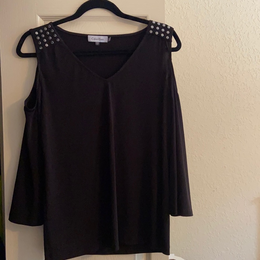 Cold shoulder top